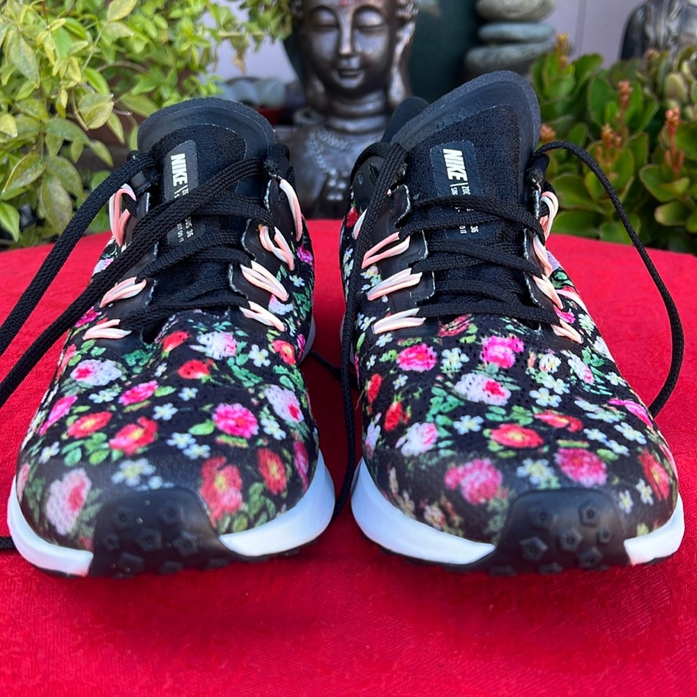 Nike Women's Floral Black Pink Running Sneakers - Picture 15 of 16